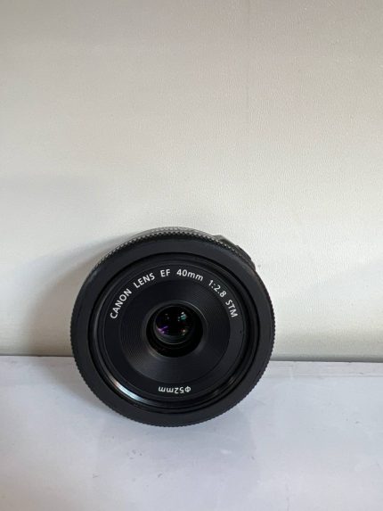 لنز کارکرده canon EF 40mm f2.8 stm