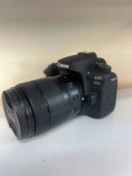 CANON 90D در عکس بالا درج شده است
