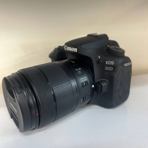 CANON 90D در عکس بالا درج شده است