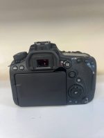 CANON 90D در عکس بالا درج شده است
